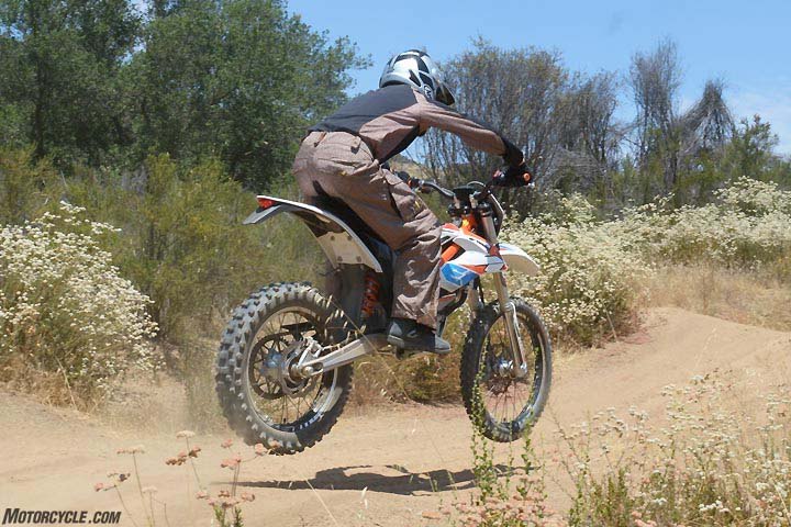 2017 ktm freeride e xc first ride review, Rockin the whoops in near silence