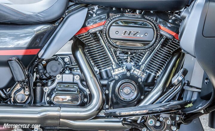 2018 harley davidson cvo street glide review first ride, The Milwaukee Eight 117 announces itself on the air cleaner letting everyone know that this is a big engine Note the engine s many finishes crinkle gloss black chrome and the Smoked Satin Chrome translucent heat resistant coating of the headers