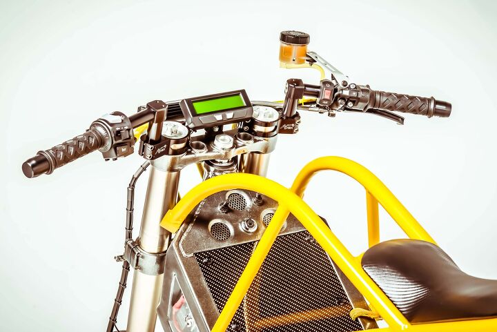 exodyne electric motorcycle, A very minimalist uncluttered cockpit