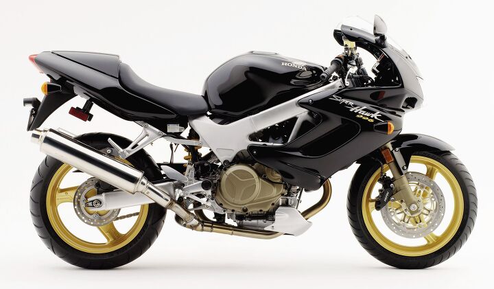honda developing supercharged v twin with direct injection, The Honda VTR1000F known in the US as the SuperHawk and elsewhere as the Firestorm also sported a 90 degree V Twin which displaced 996cc