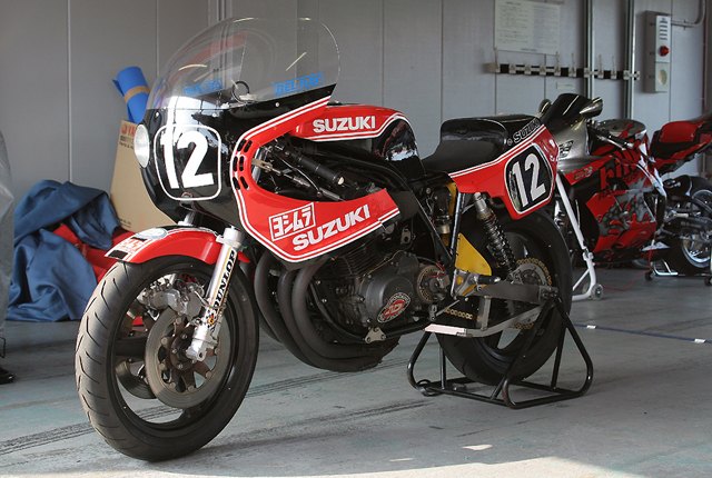 archive suzuki xr69, Not sure if this is the bike Cooley and Crosby won the 1980 Suzuki 8 Hour upon or a replica one is worth a helluva lot more than the other and they re both expensive The original XR69 had twin shocks like this one