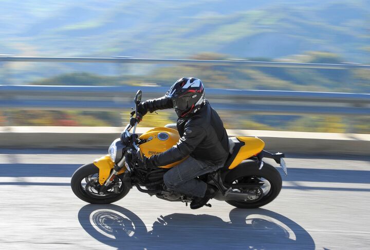 2018 ducati monster 821 review first ride, Although it is an easy bike to ride the Monster 821 is also capable of blurring the scenery just fine thank you
