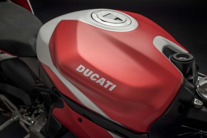 first look 2018 ducati 959 panigale corse