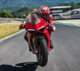First Look: 2018 Ducati Panigale V4 / V4S / V4 Speciale