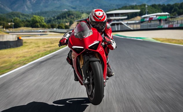 First Look: 2018 Ducati Panigale V4 / V4S / V4 Speciale