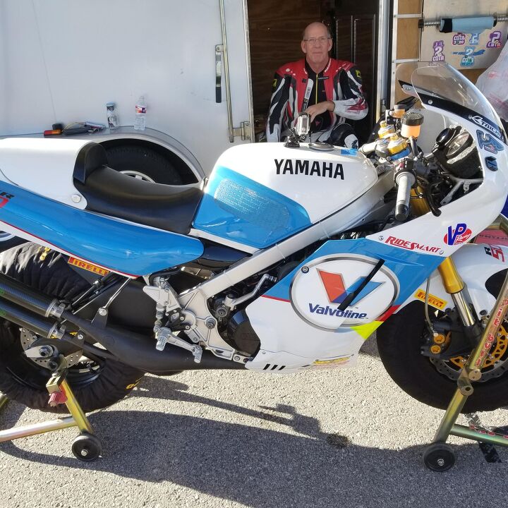 duke s den yamaha rz500 two stroke flashback, Stamper sitting behind his aluminum framed RZV500 The front two cylinders feed Jolly Moto expansion chambers exiting on the right side while the rear cylinders fire into twin undertail exhaust pipes
