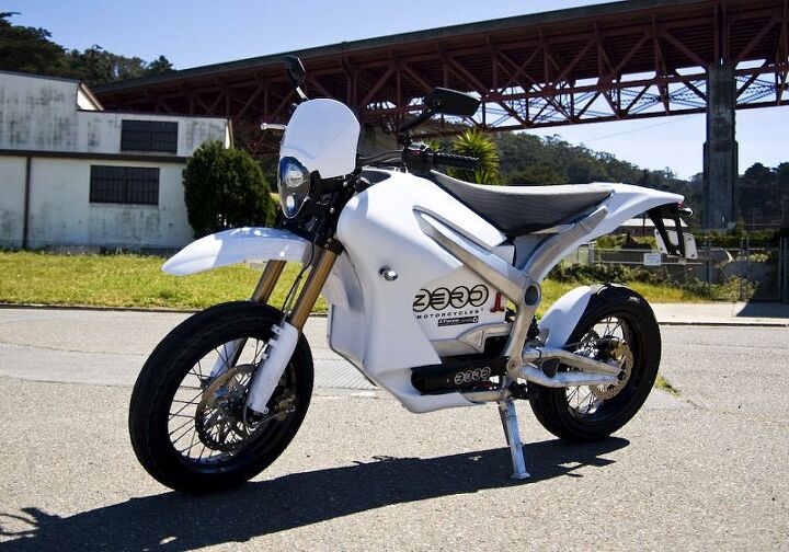 zero electric motorcycle range, Zero s first production street motorcycle the 2009 S was limited to 60 mph and could in theory coax 60 miles at a steady 25 mph out of its 4 kWh battery In reality it was probably less