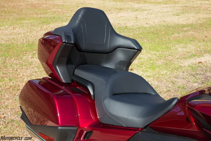 2018 honda gold wing tour review, The Gold Wing Tour s seats received praise from both riders and passengers