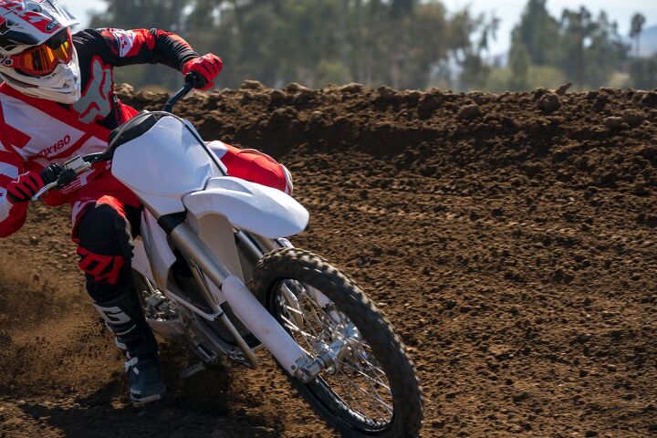 2018 alta motors redshift mx and mxr first ride review, It s pretty awesome A super intuitive throttle and no gears to fiddle with means you grip it and rip it But