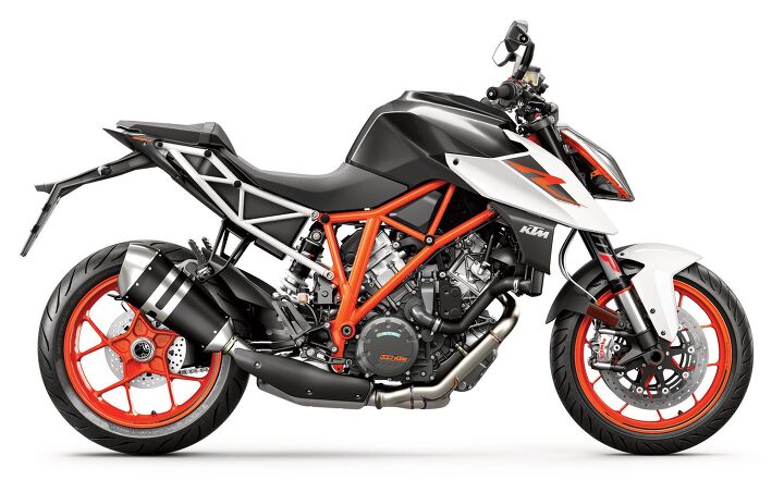 2019 ktm super duke r spy photos, The radiator on the current SDR ends well above the fender on the test bike it stretches down to the level of the crankcase