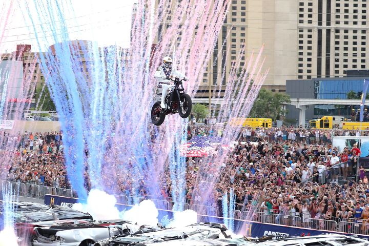 travis pastrana pays homage to evel knievel and soars his way into the record books, Jump 1 52 crushed cars Travis makes it look easy