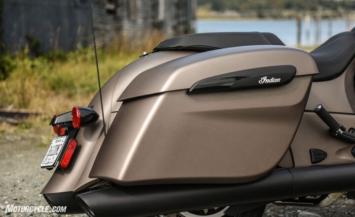 2019 indian chieftain dark horse review first ride, The new saddlebags have a more modern style and feature one piece hinges