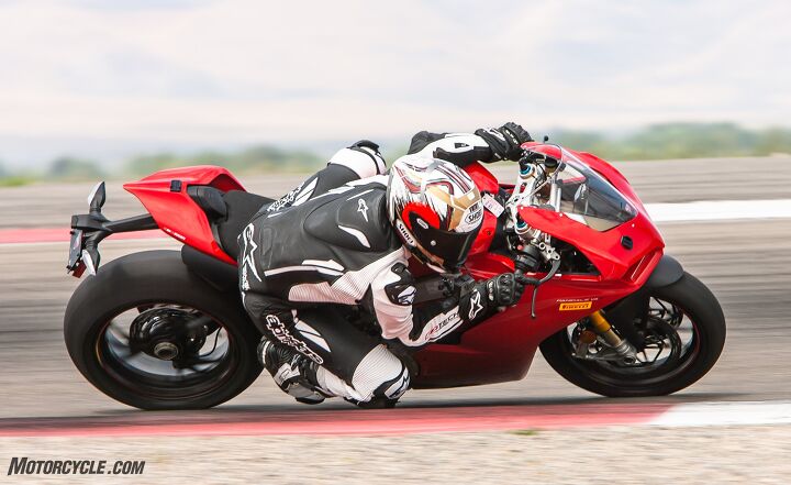 battle of the titans aprilia rsv4 rf vs ducati panigale v4 s track, When you start to push it to the limit the Panigale V4 S could be more communicative