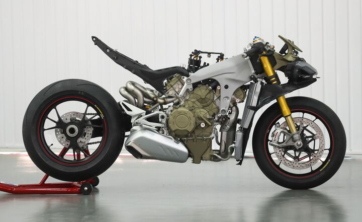 2020 ducati streetfighter v4 prototype to race pikes peak international hill climb, Remove the bodywork from the Panigale V4 the Speciale version is pictured here and we can see how similar the Streetfighter V4 prototype is to the sportbike
