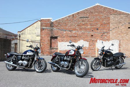 church of mo 2009 triumph bonneville, The new Bonneville family The T100 is flanked by the SE on the left and basic Bonneville on the right Both the Bonneville and SE receive cast aluminum 17 inch wheels lower seat and closer handlebars