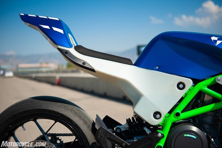 kramer hkr evo2 review, It sounds weird to get so excited over a gas tank but the Kramer s seat subframe fuel tank is genius and it gets extra bonus points for being able to tell how much fuel you have just by looking at it