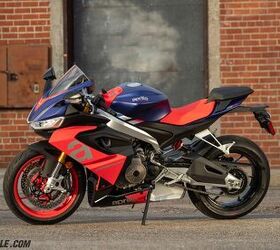 2021 aprilia rs660 track review, The baby RSV4 shares a little bit of its engine architecture and design cues with its bigger brother but is more livable for the day to day