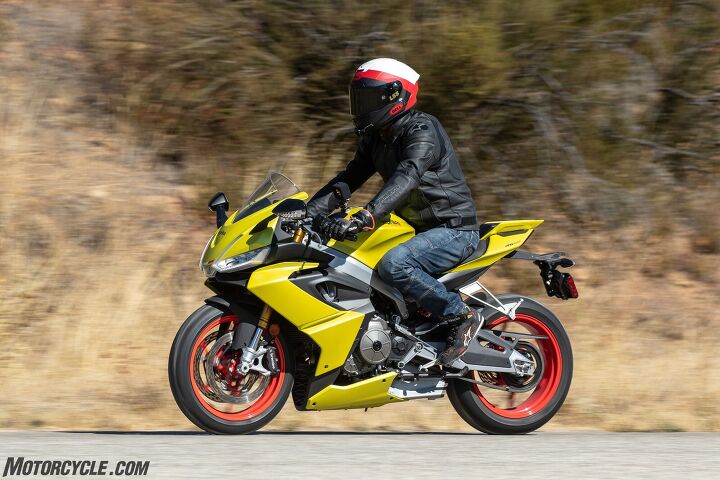 2021 aprilia rs660 review first ride, The seating position is roomy and comfortable for my 5 foot 8 inch frame There s a slight forward lean but it s not too extreme There s a decent amount of space to scoot front to back also