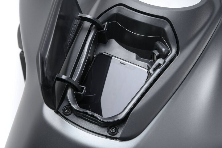 2021 ducati multistrada v4 first look, A small storage compartment at the base of the fuel tank houses a USB port making it the perfect spot to stow and charge a smartphone