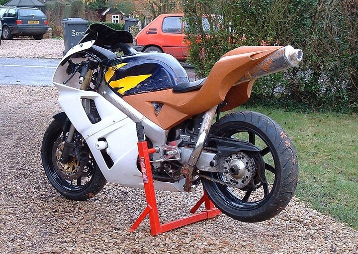 the clay modeler bringing motorcycle designs to life part 1, The early days After crashing his personal Honda RVF400 at a trackday Graveley mocked up this custom tail section to replace the broken original This was supposed to be a one off but enough people demanded they have one to justify a small production run