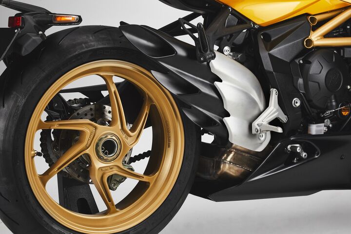 mv agusta updates the superveloce range for 2021, There s a whole new exhaust system from front to back though the triple pipes would be the only giveaway