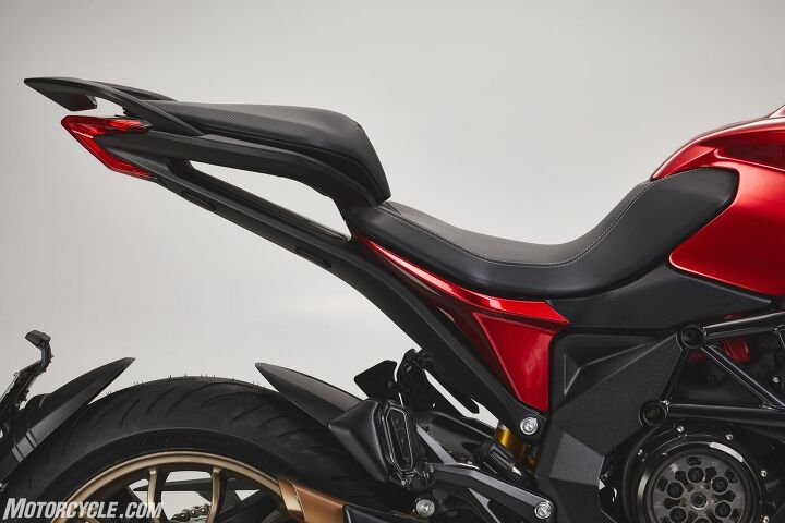 mv agusta updates the turismo veloce range for 2021, The seat s lower and has more foam That s a win win