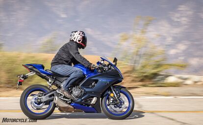 what s the 2022 yamaha r7 like to ride on the street