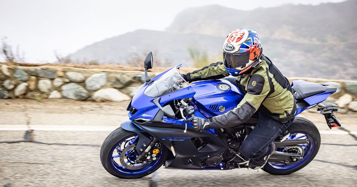 Whats The 2022 Yamaha R7 Like To Ride On The Street? | Motorcycle.com