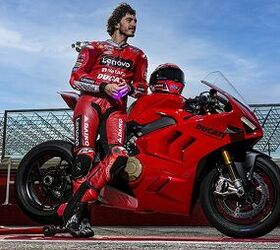 2022 Ducati Panigale V4 and Panigale V4 S First Look