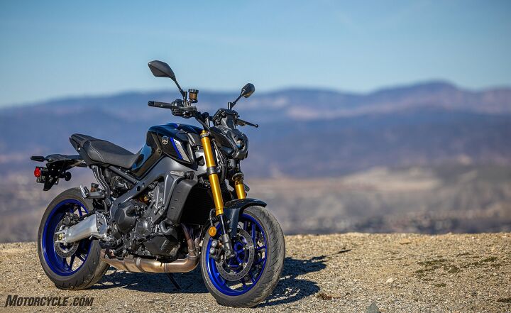 2021 yamaha mt 09 sp review street and track, The Yamaha MT 09 SP is an example of how minimalist design can still be polarizing
