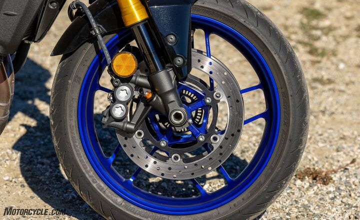 2021 yamaha mt 09 sp review street and track, The MT 09 s brakes weren t especially noteworthy but they were consistently reliable and predictable Fork action was balanced with the rest of the motorcycle and having adjustment for both high and low speed damping is a nice touch