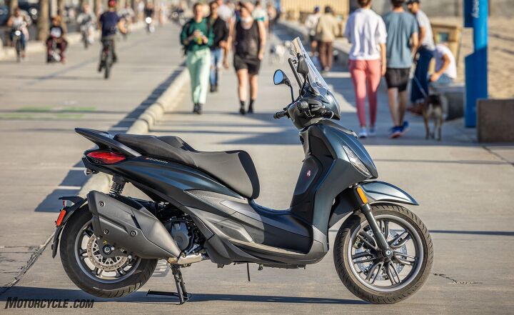 2022 piaggio bv 400 s review, For 2022 the Piaggio BV 400 S is available in three colors Arancio Sunset orange Argento Cometa silver or Nero Tempesta seen here While it may look black it s actually a very deep blue with a hint of grey in direct sunlight