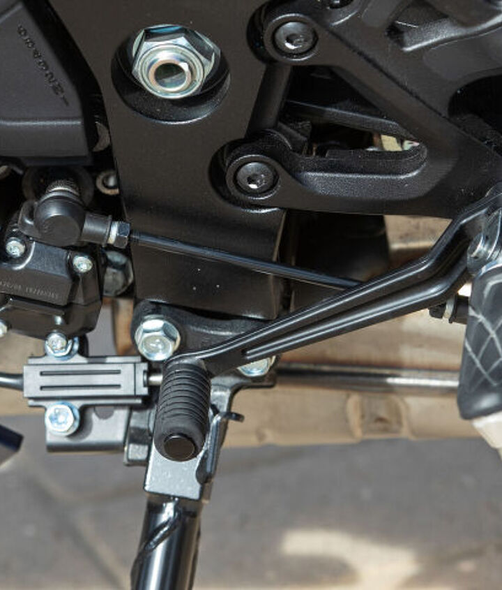 2022 suzuki gsx s1000gt review first ride, It seems so simple but that autoblipper works wonders and elevates the enjoyment level of riding the GT