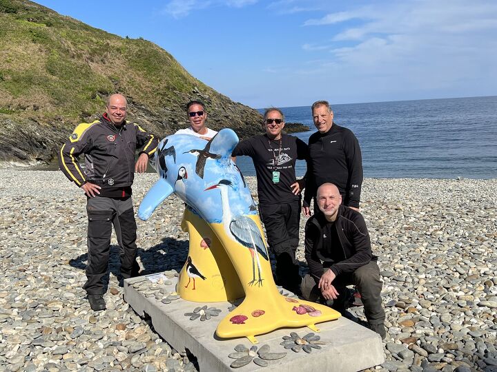out and about at the isle of man tt 2022 part 1, The New Jersey TT Crew with an artsy Dolphin