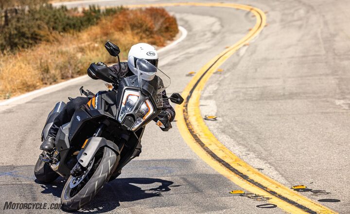 2022 ktm 1290 super adventure s mini review, When you re cruising the Auto suspension setting is nice and soft Once the road gets twisty you can feel it firm up