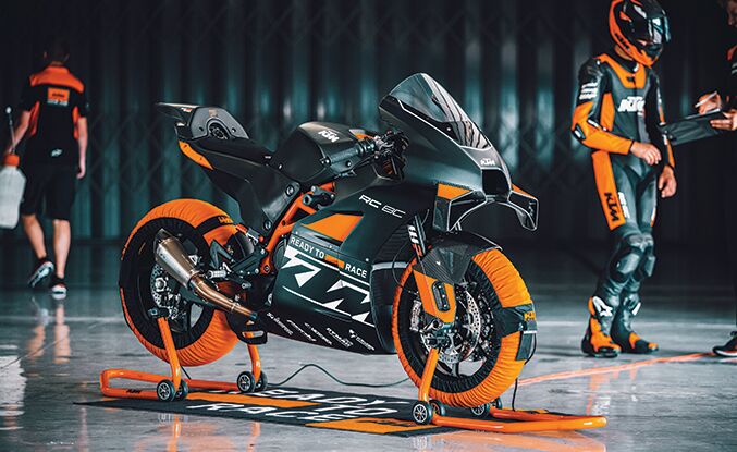 Limited Production 2023 KTM RC 8C – First Look