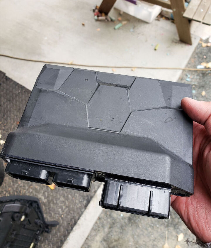 introducing motorcycle com s 2022 yamaha mt 10 sp semi long term bike, This little box holds the key to unlock loads of performance