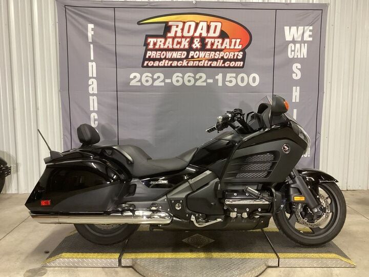 only 8469 miles audio heated grips backrest passenger grab handles hwy pegs