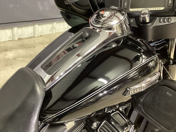 54 650 miles 1 owner vance and hines exhaust contrast cut high flow intake