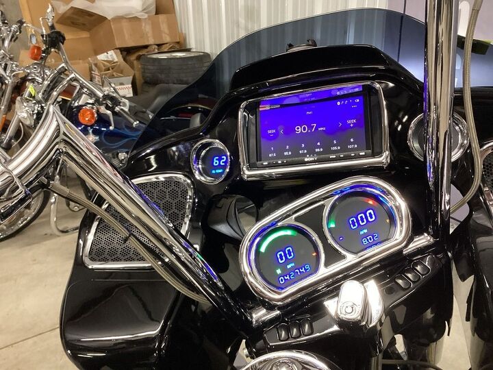 wow factor only 42 749 miles hd extended saddlebags with diamond audio bag lid