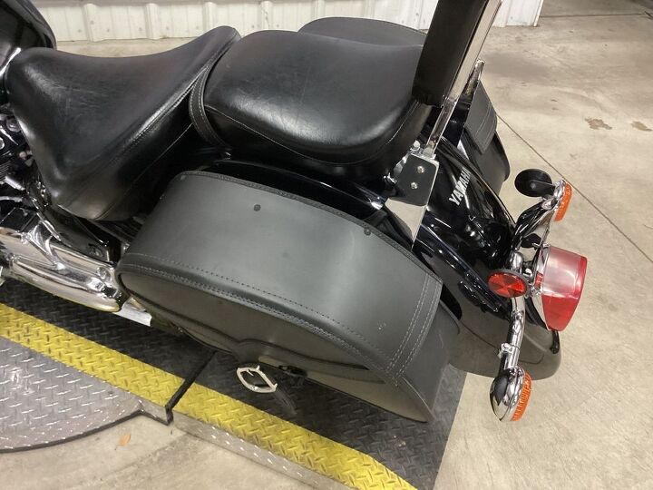only 9812 miles cobra exhaust light bar crash bar backrest saddlebags