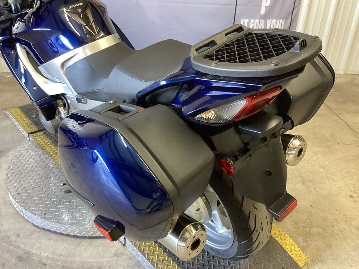 only 20 219 miles abs heated grips power adjustable windshield helibars