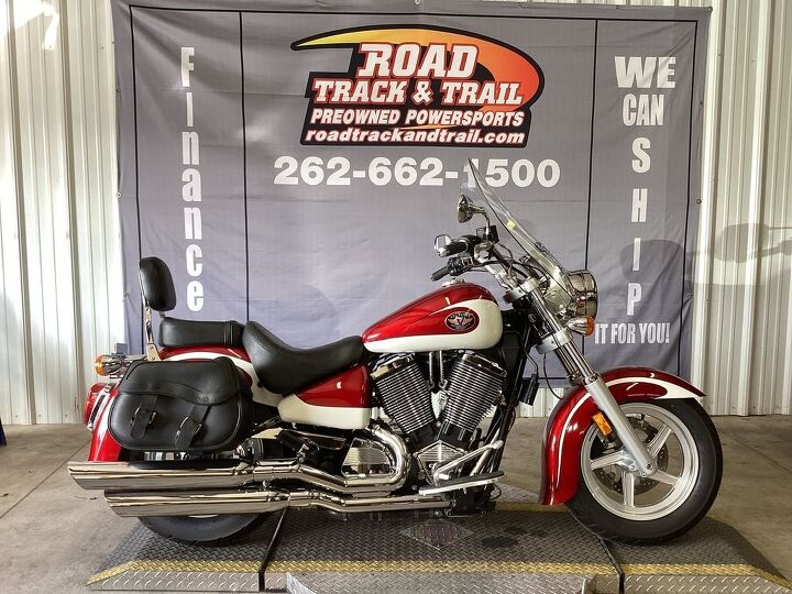 only 13 755 miles windshield backrest rider floorboards victory hard mounted