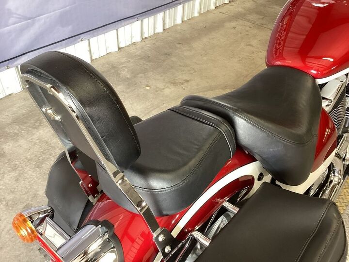 only 13 755 miles windshield backrest rider floorboards victory hard mounted