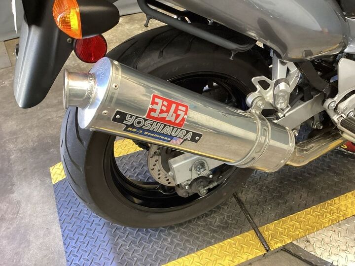only 9010 miles yoshimura rs 3 exhaust tinted windscreen passenger grab handle