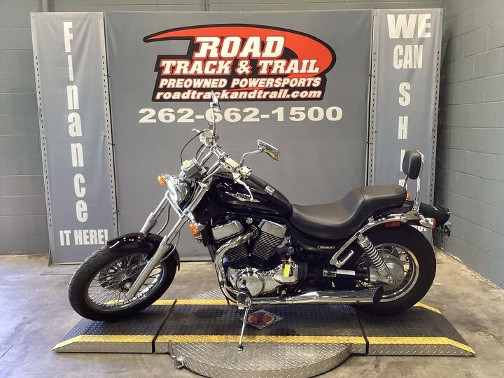 only 2852 miles passenger backrest low seat height and stock super clean all