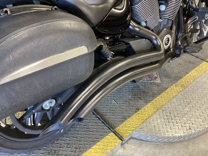 only 7210 miles aftermarket exhaust victory hard bags rider and passenger