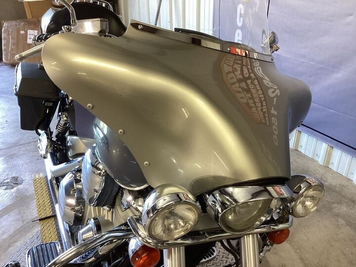 only 6687 miles vance and hines exhaust progressive rear shocks paint matched