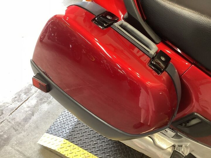 only 16 158 miles 1 owner honda paint matched hard luggage passenger backrest