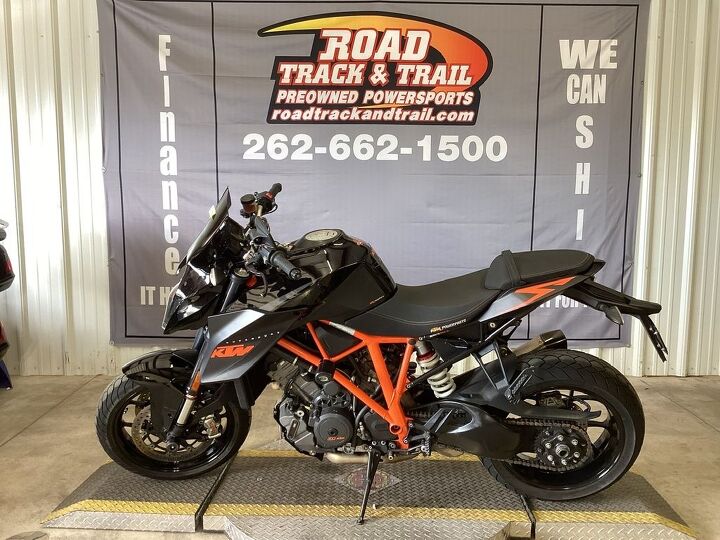 23 592 miles akrapovic exhaust r g frame sliders and front axle sliders wp